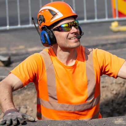 Worker wearing Maintenance Free Respirator, Spectacles and Ear muffs